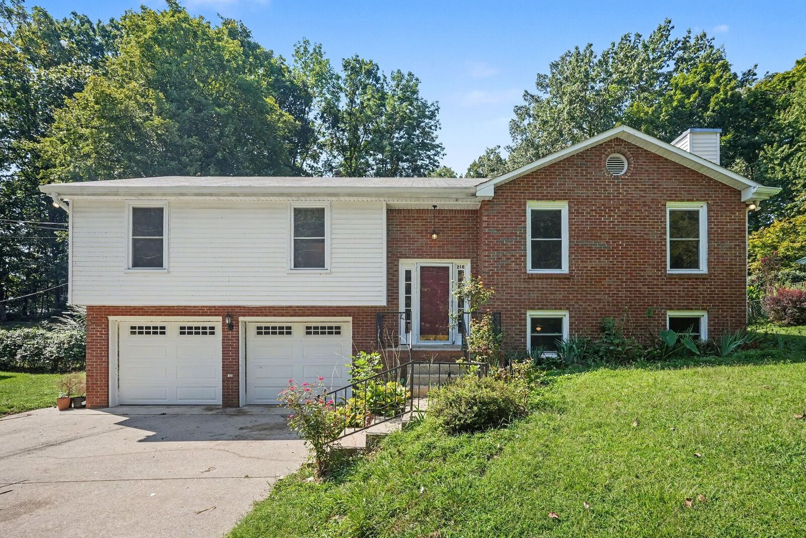 Property Photo:  210 Pine Mountain Rd  TN 37042 