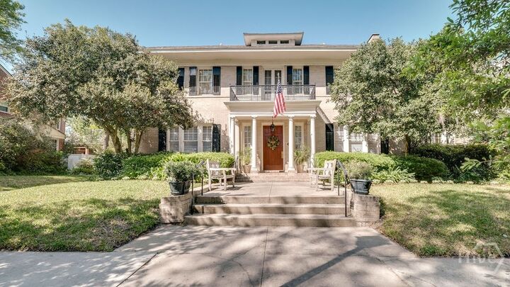 Property Photo:  124 E 45th Street  GA 31405 