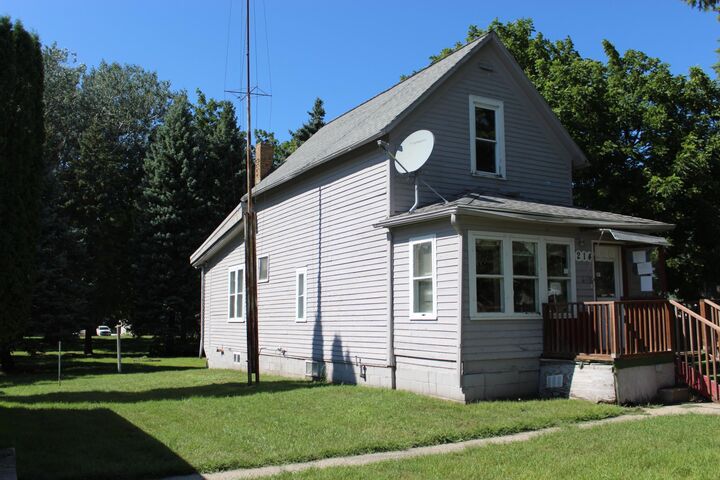 Property Photo:  214 2nd Street NW  MN 56279 