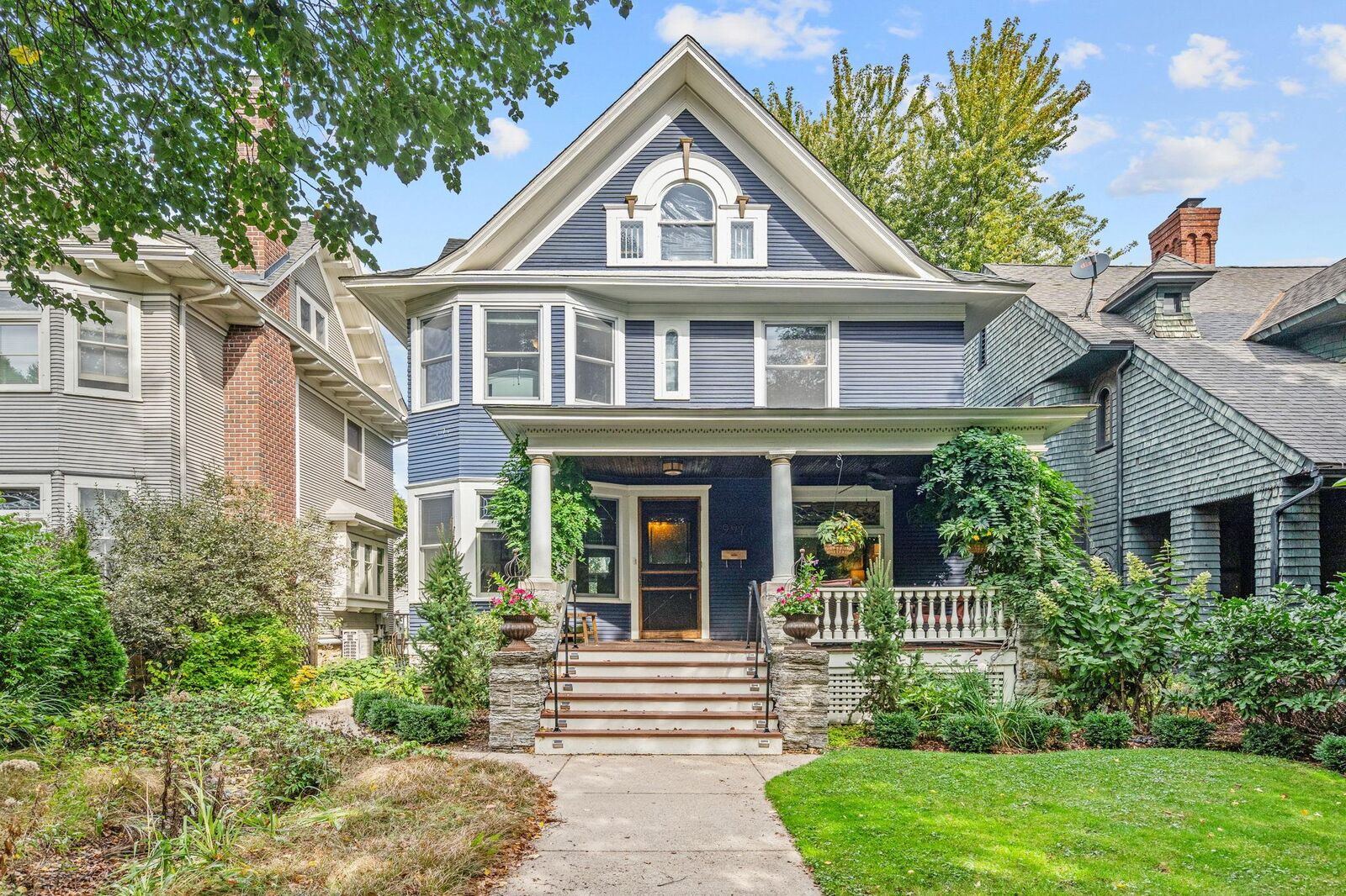 Property Photo:  997 Lincoln Avenue  MN 55105 