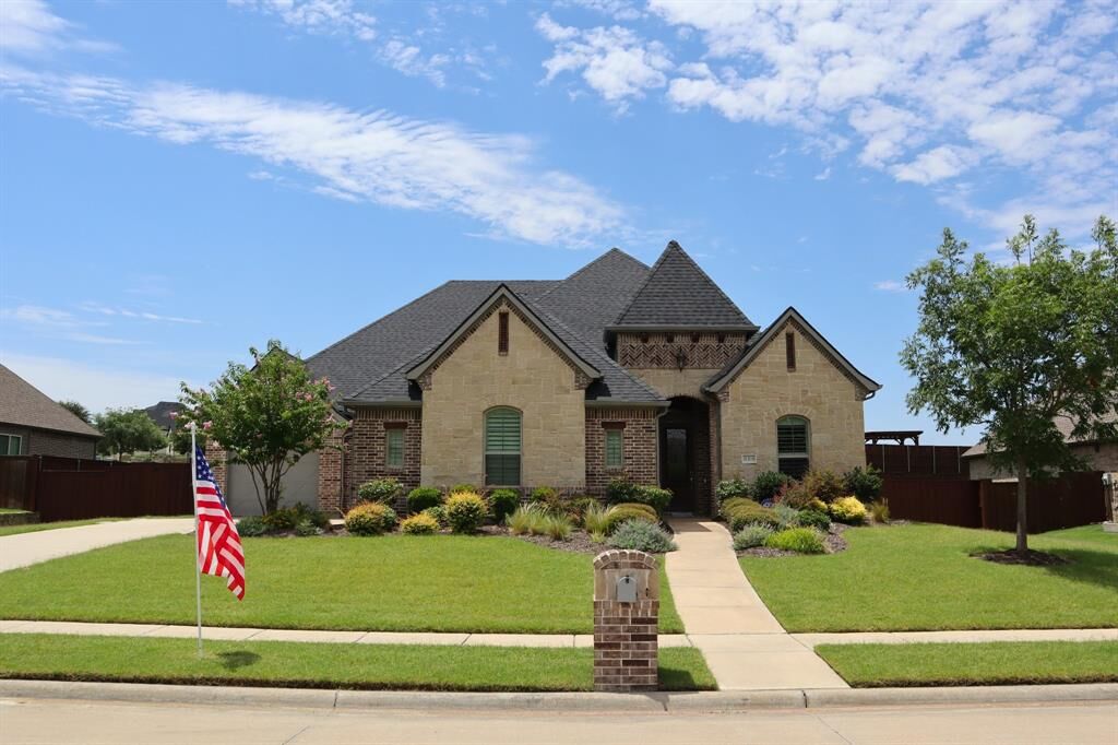 Property Photo:  880 Saint Peter Lane  TX 75078 