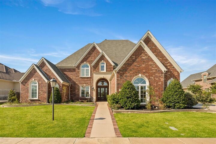 Property Photo: 1217 Viridian Park Lane TX 76005