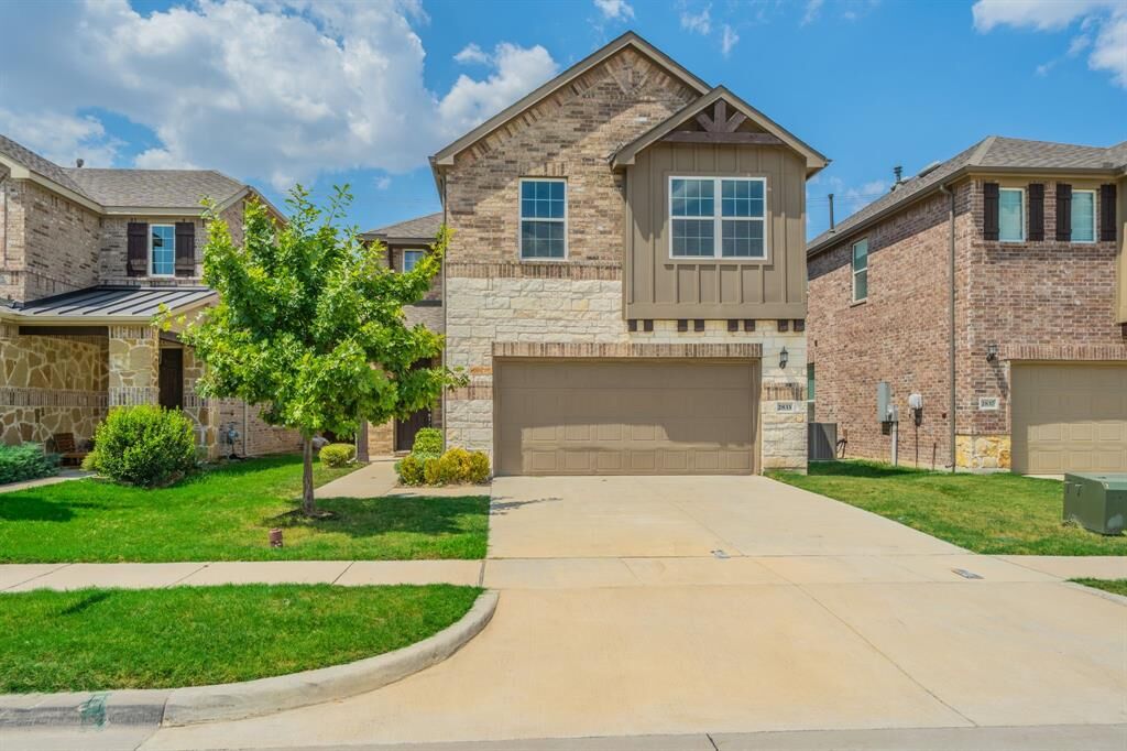 Property Photo:  2833 Henson Lane  TX 75040 