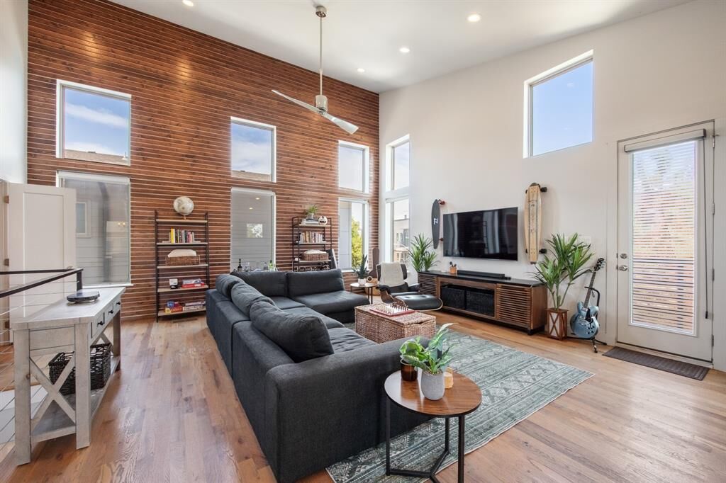 Property Photo:  2421 N Garrett Avenue 1  TX 75206 