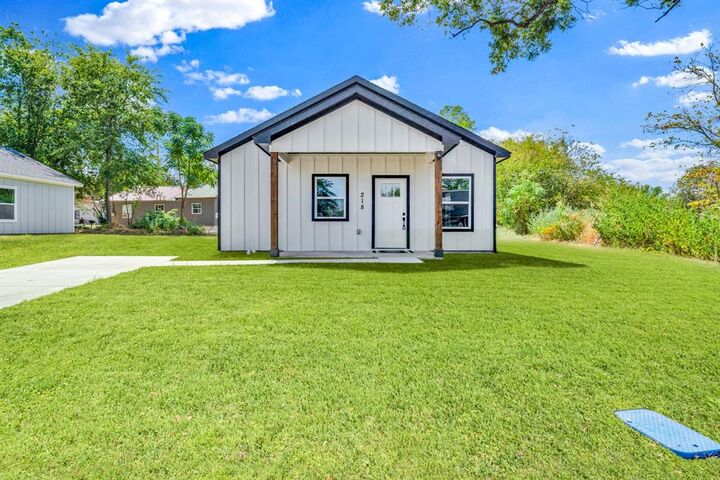 Property Photo:  218 Calvert Street  TX 75482 