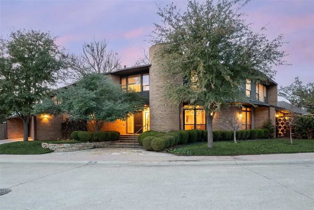 Property Photo:  12 Royal Way  TX 75229 