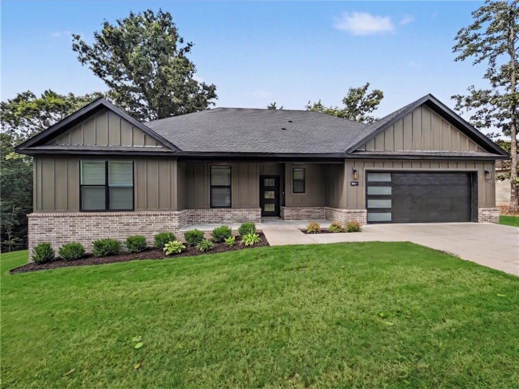 Property Photo:  1 Greetham Lane  AR 72714 