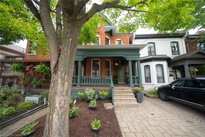 Property Photo:  102 Pearl Street N  ON L8R 2Z3 