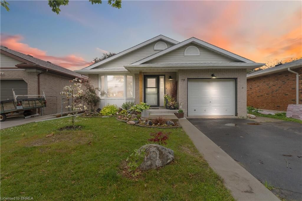 Property Photo:  79 Donly Drive S  ON N3Y 5H1 