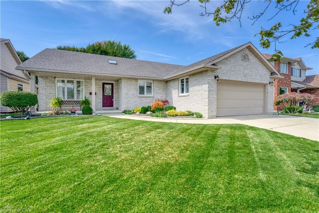 Property Photo: 463 Althouse Court ON N7S 6C7