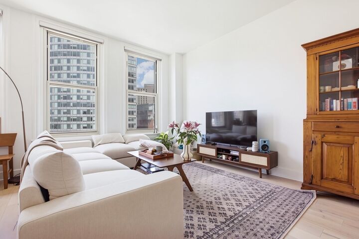 Property Photo:  70 Lincoln L616  MA 02111 