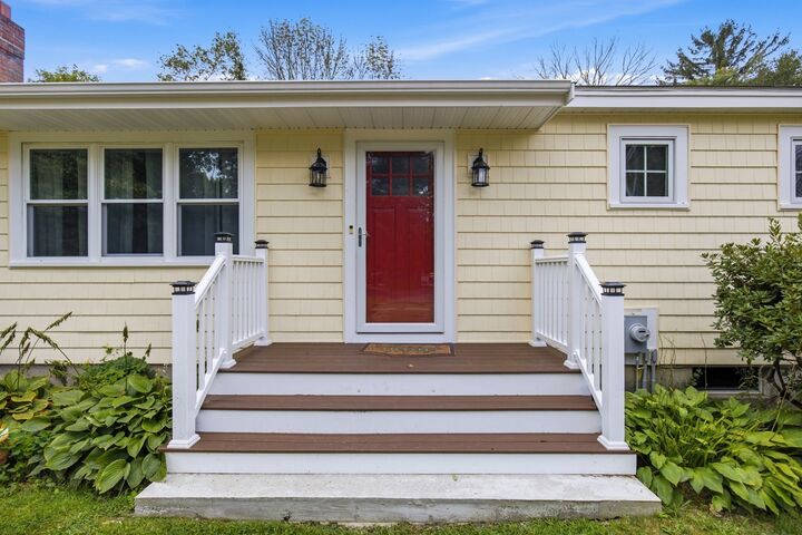Property Photo:  9 Felton Ln  MA 01985 