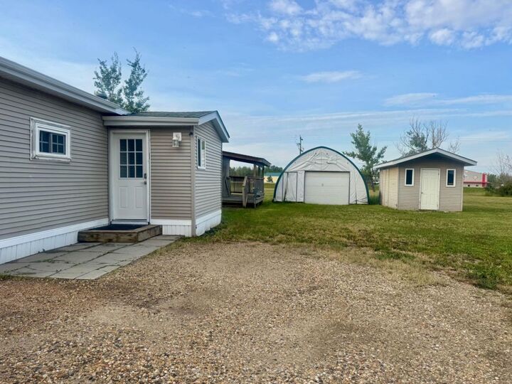 Property Photo:  9725 107 Street  AB T0H 2C0 