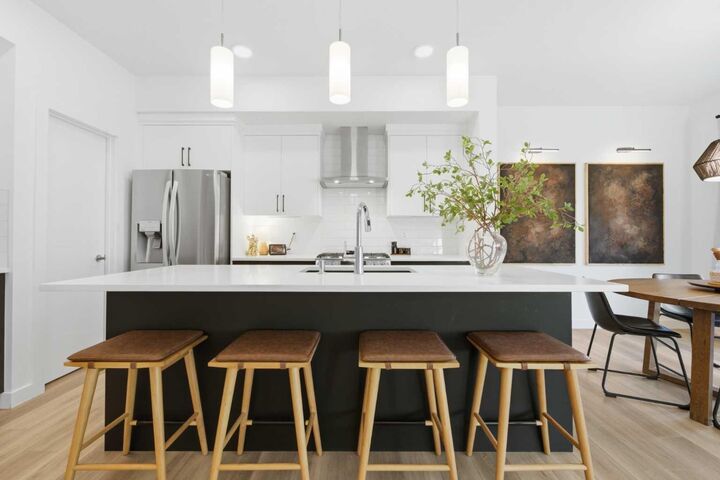Property Photo:  92 Heritage Hill  AB T4C 0L4 