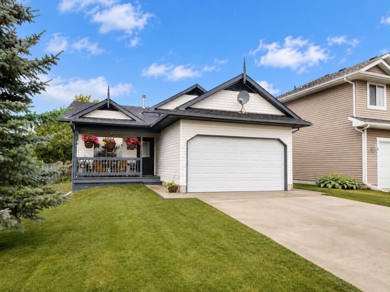 Property Photo: 9344 Stern Crescent AB T0E 0Y0
