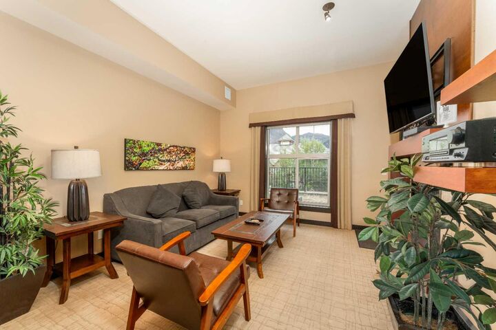 Property Photo:  1818 Mountain Avenue 111C  AB T1W 3M3 