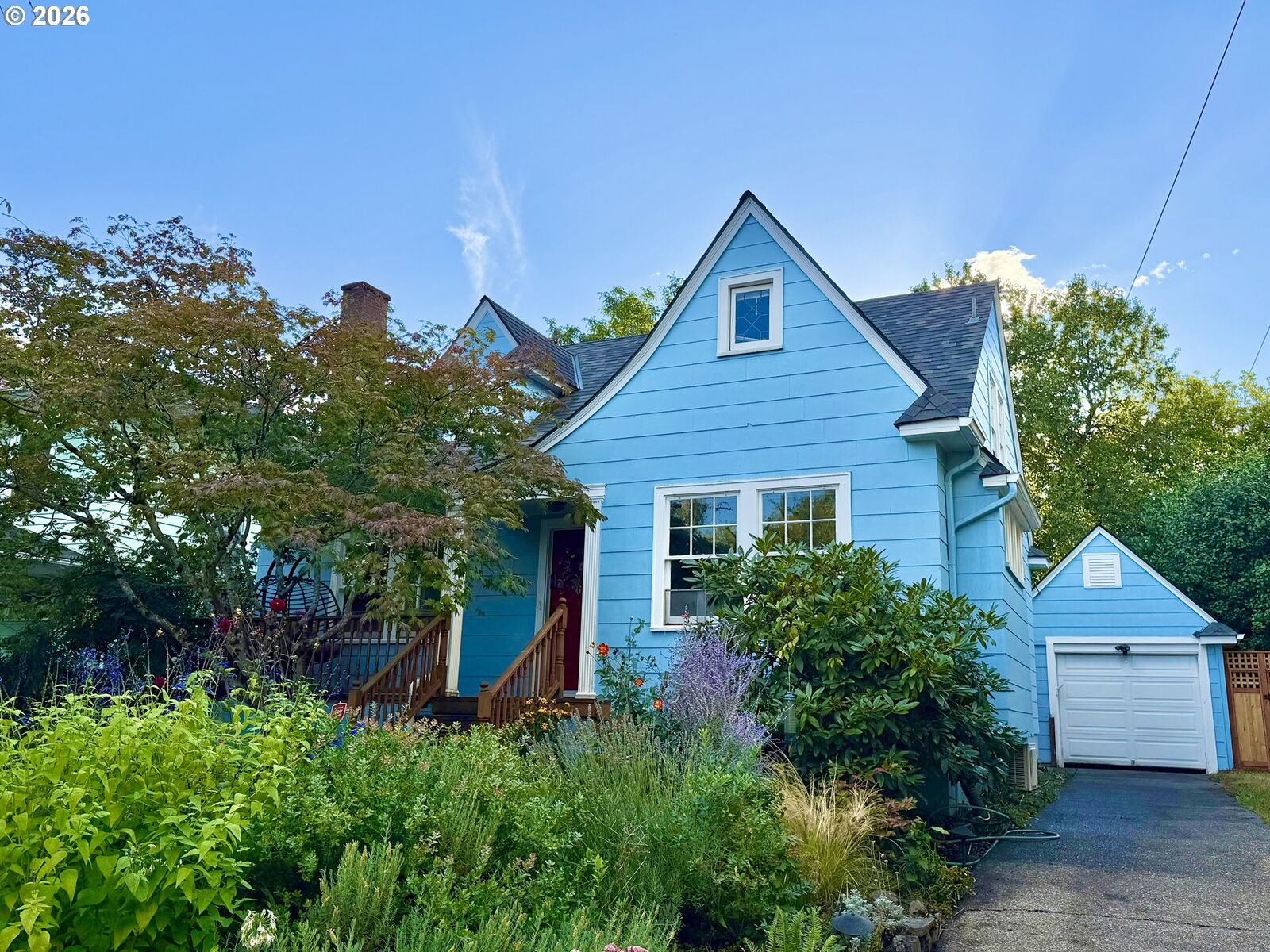 Property Photo: 2833 NE 8th Ave OR 97212