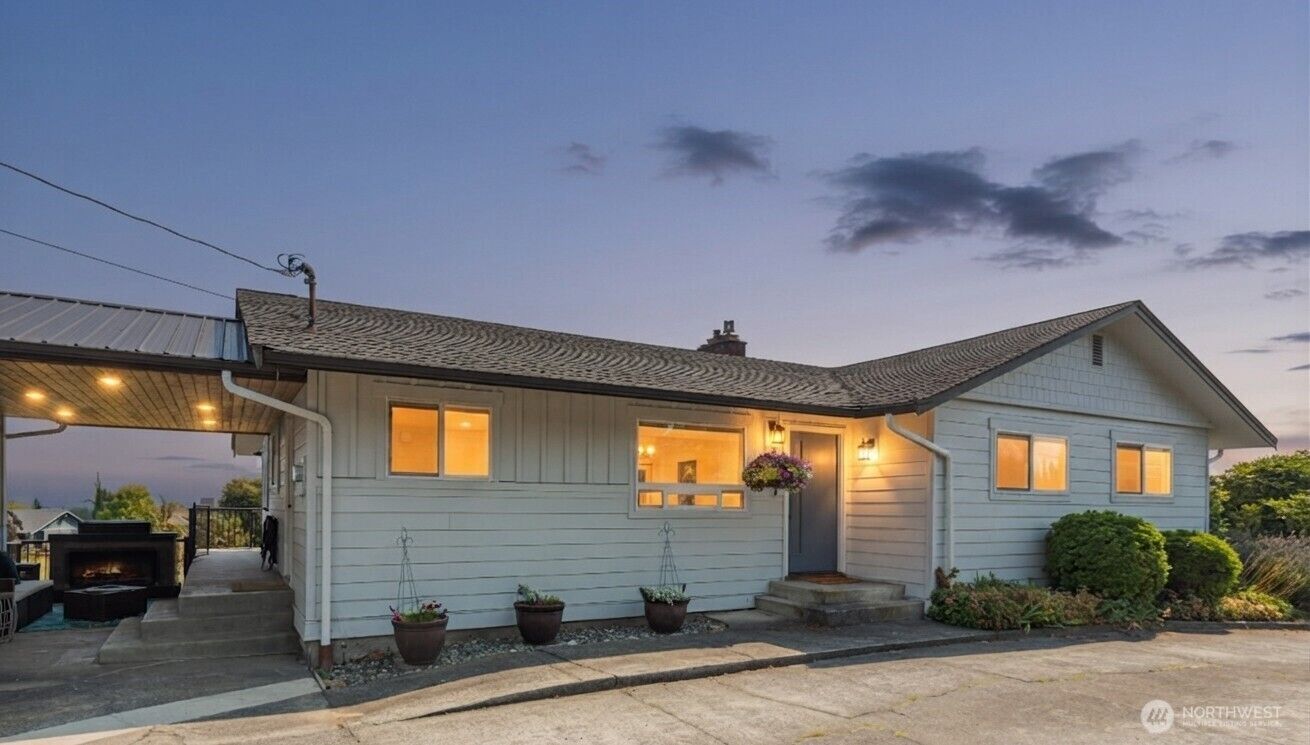 Property Photo:  6116  Vista Drive  WA 98248 