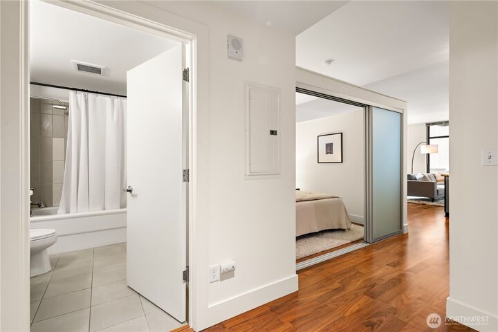 Property Photo: 2911 2nd Avenue 417 WA 98121