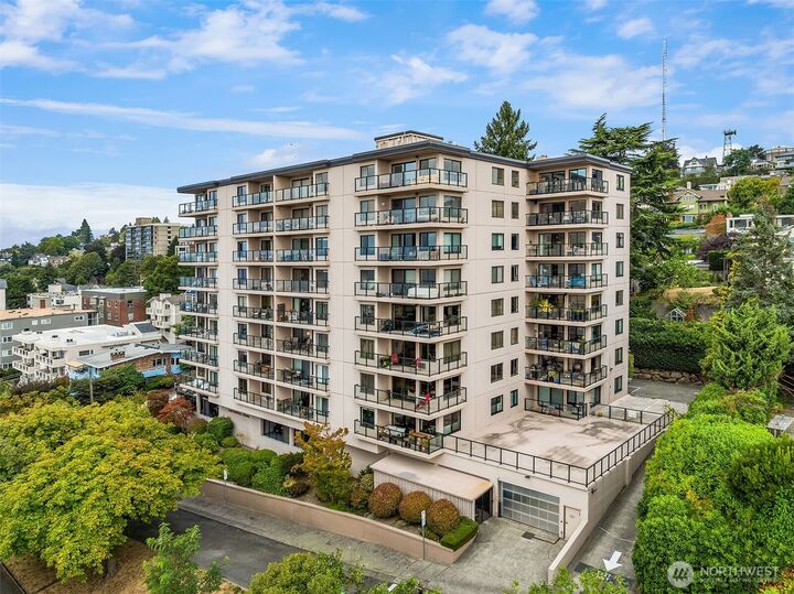 Property Photo:  100  Ward Street 601  WA 98109 