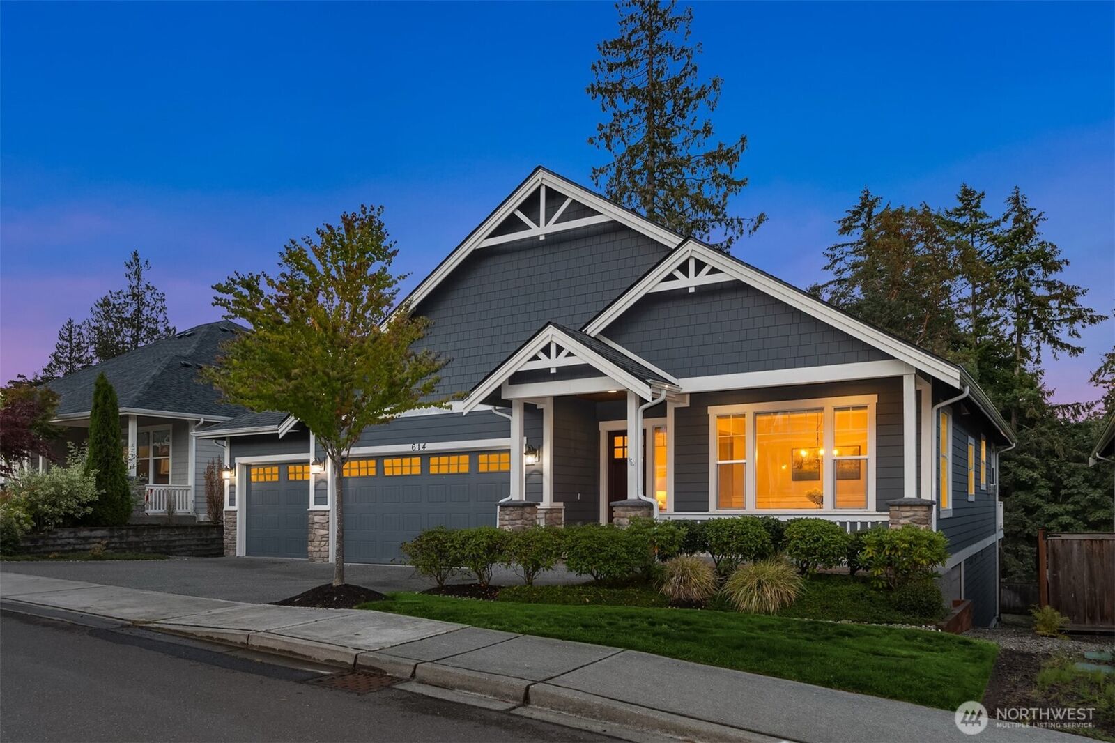 Property Photo: 614 Landmark Court NE WA 98110