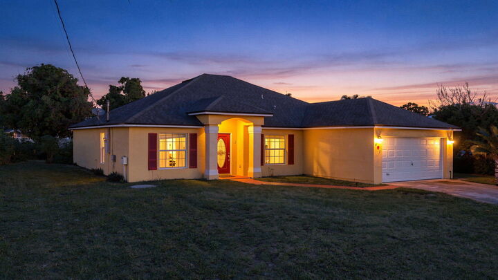 Property Photo:  491 SW Namoit Place  FL 34953 