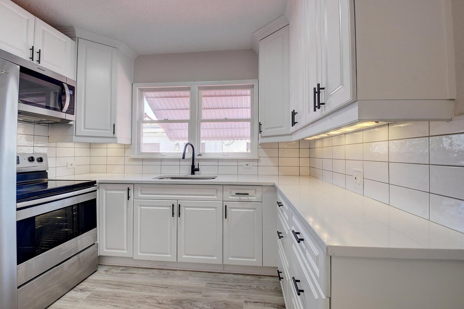 Property Photo:  348 SE 4th Avenue SE  FL 33483 