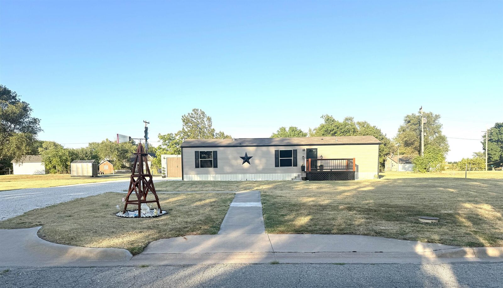 Property Photo:  110 N Miller St  KS 67009 