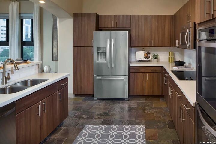 Property Photo: 1200 Post Oak Blvd 504 TX 77056