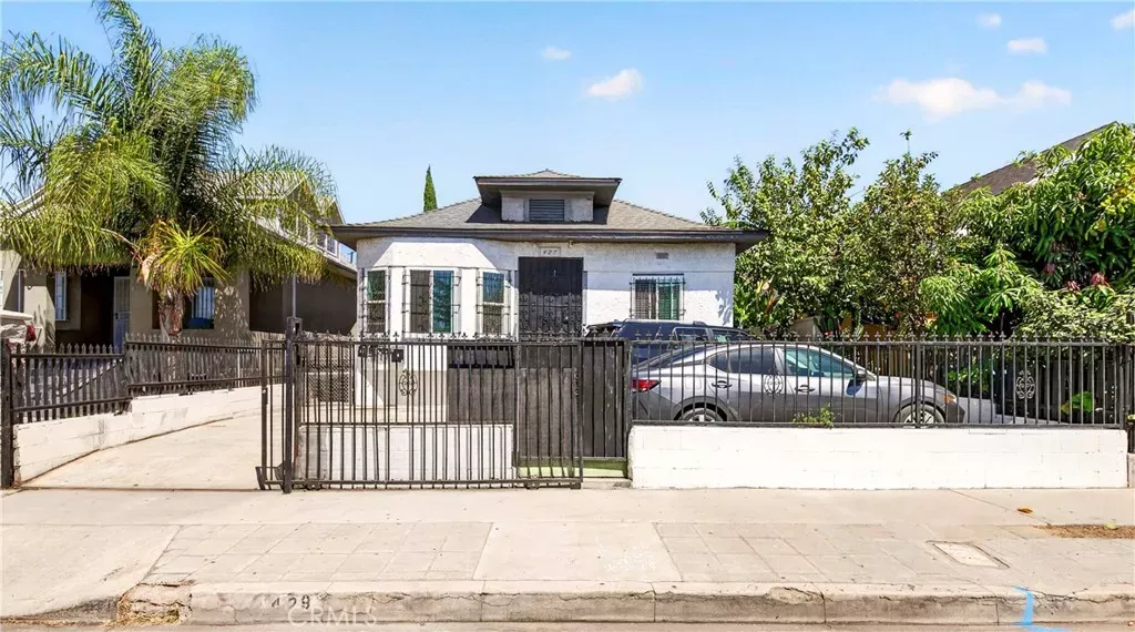 Property Photo: 427 E 43rd Street CA 90011
