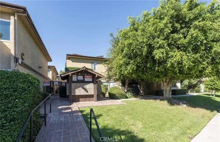 Property Photo:  7301 Lennox Avenue D10  CA 91405 