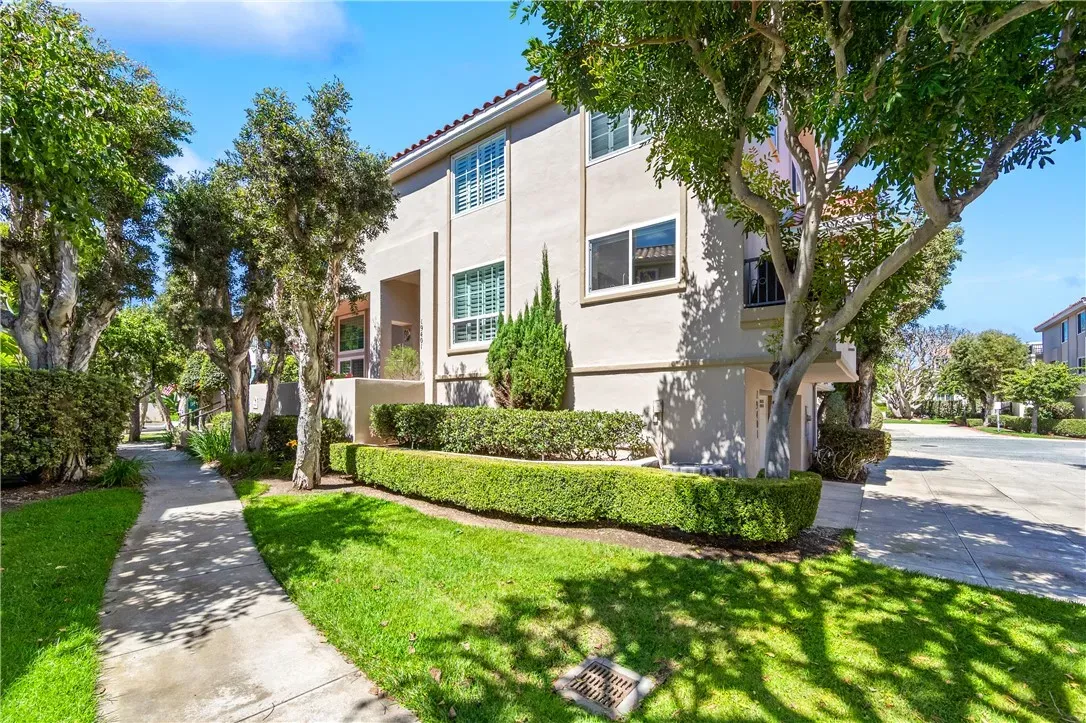 Property Photo:  19401 Merion Circle  CA 92648 