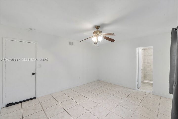 Property Photo: 7812 Juniper St B FL 33023