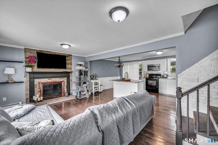 Property Photo:  152 Bay Avenue  CT 06053 