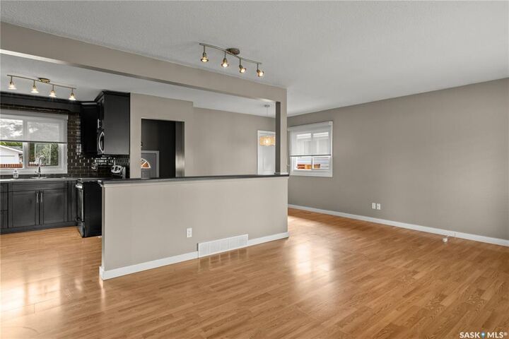Property Photo:  324 Y Avenue N  SK S7L 3K9 