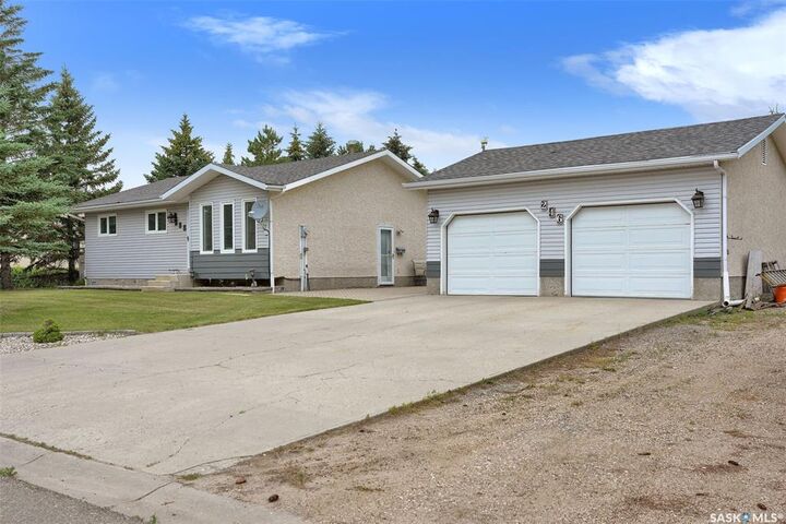 Property Photo:  246/242 Westview Drive  SK S0G 0E0 
