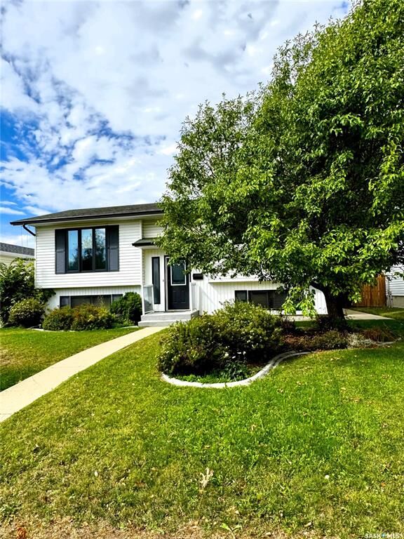 Property Photo:  518 6th Avenue NW  SK S9H 0Y6 