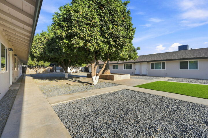 Property Photo:  1506 N Cobb Street  CA 93257 