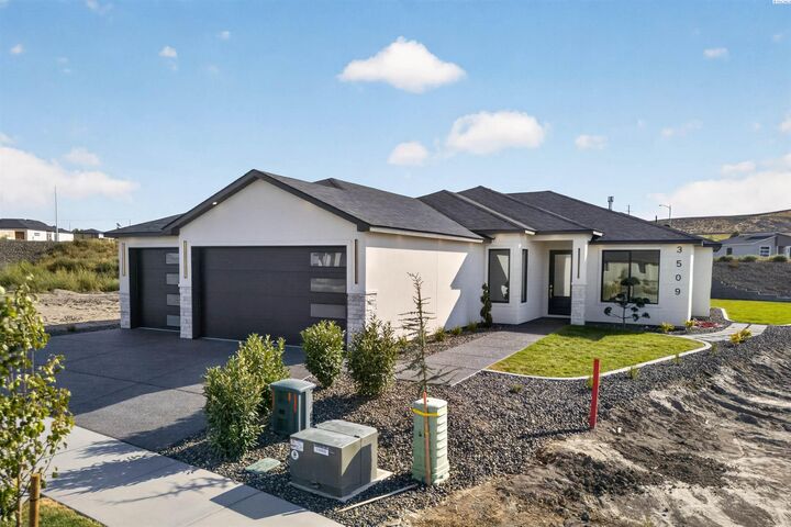 Property Photo:  3509 Nuthatch St  WA 99352 