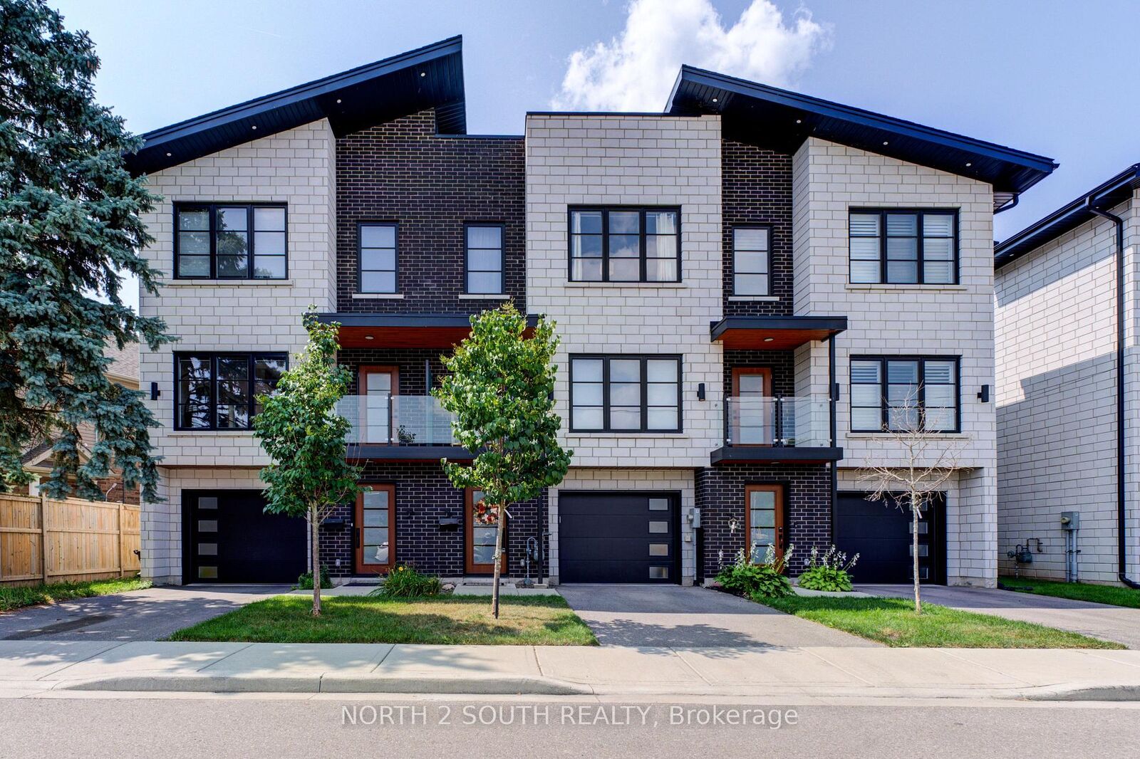 Property Photo:  3 Spring Lane B  ON N3T 4M2 