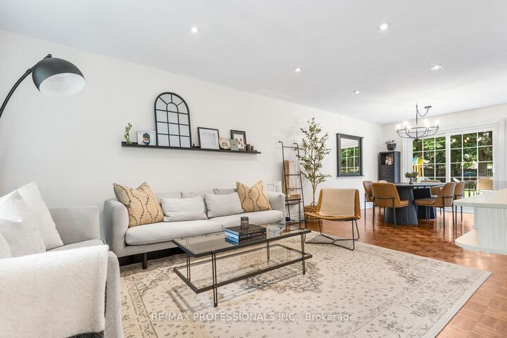 Property Photo:  37 Birchleaf Crescent  ON M9R 2L5 