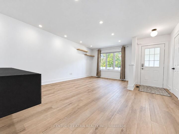 Property Photo:  221 Via Campanile N/A  ON L4H 3J8 
