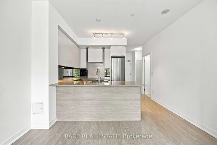 Property Photo:  1830 Bloor Street W 206  ON M6P 0A2 