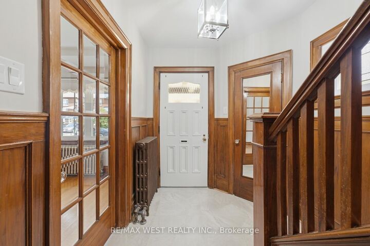 Property Photo:  280 Westmount Avenue  ON M6E 3N1 