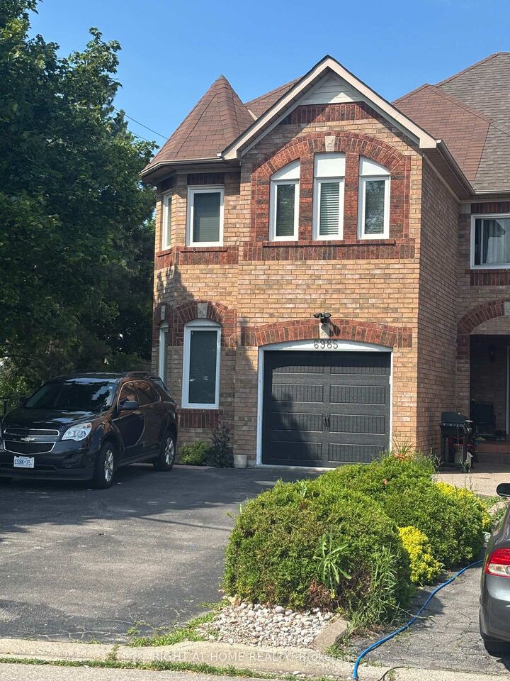 Property Photo:  6985 Dunnview Court  ON L5N 7E4 