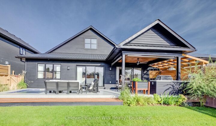 Property Photo:  420 Wellington Street E  ON N0G 2L4 