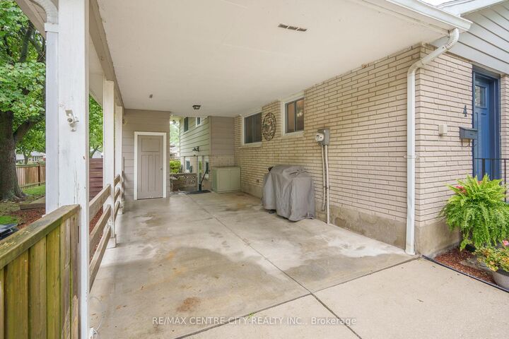 Property Photo:  4 Quail Place  ON N7L 1G2 