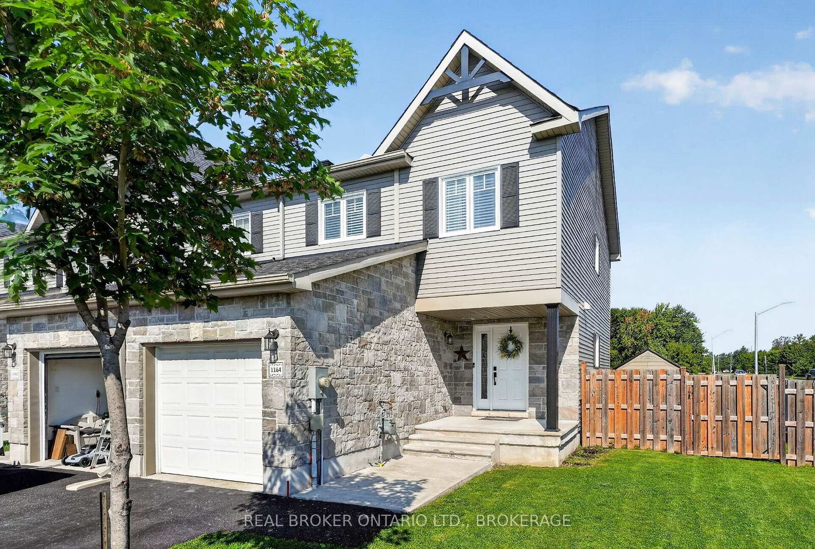 Property Photo:  1164 Clement Court  ON K6H 4N1 