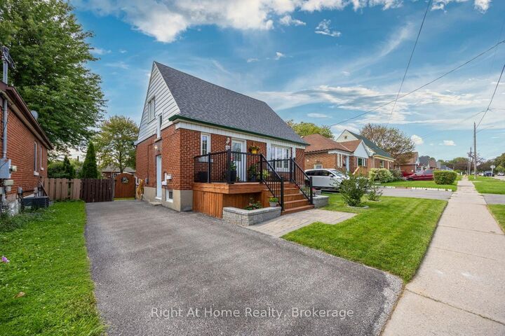 Property Photo:  128 Lasalle Avenue  ON L1H 5Y5 