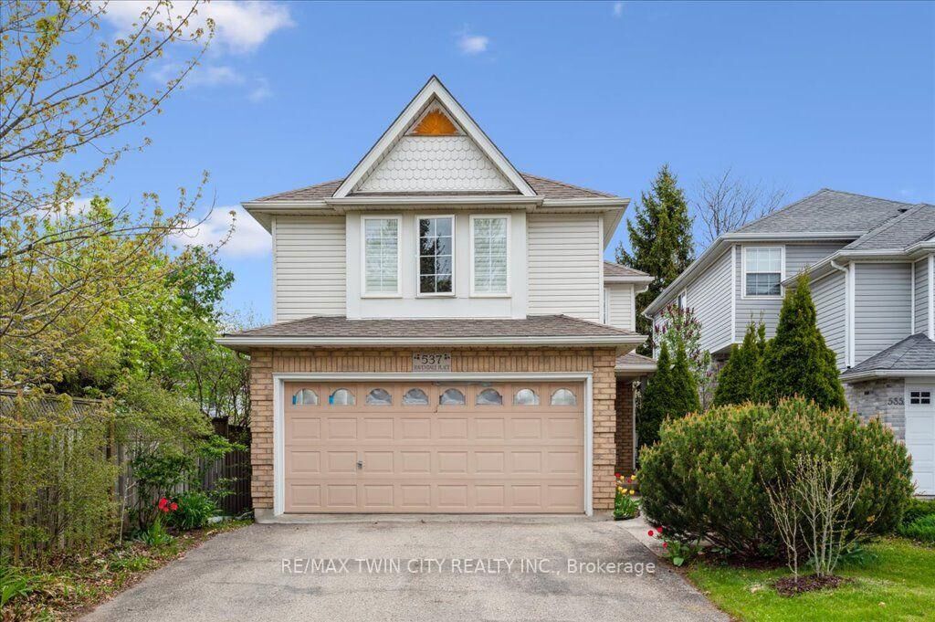 Property Photo:  537 Havendale Place  ON N2L 0G2 